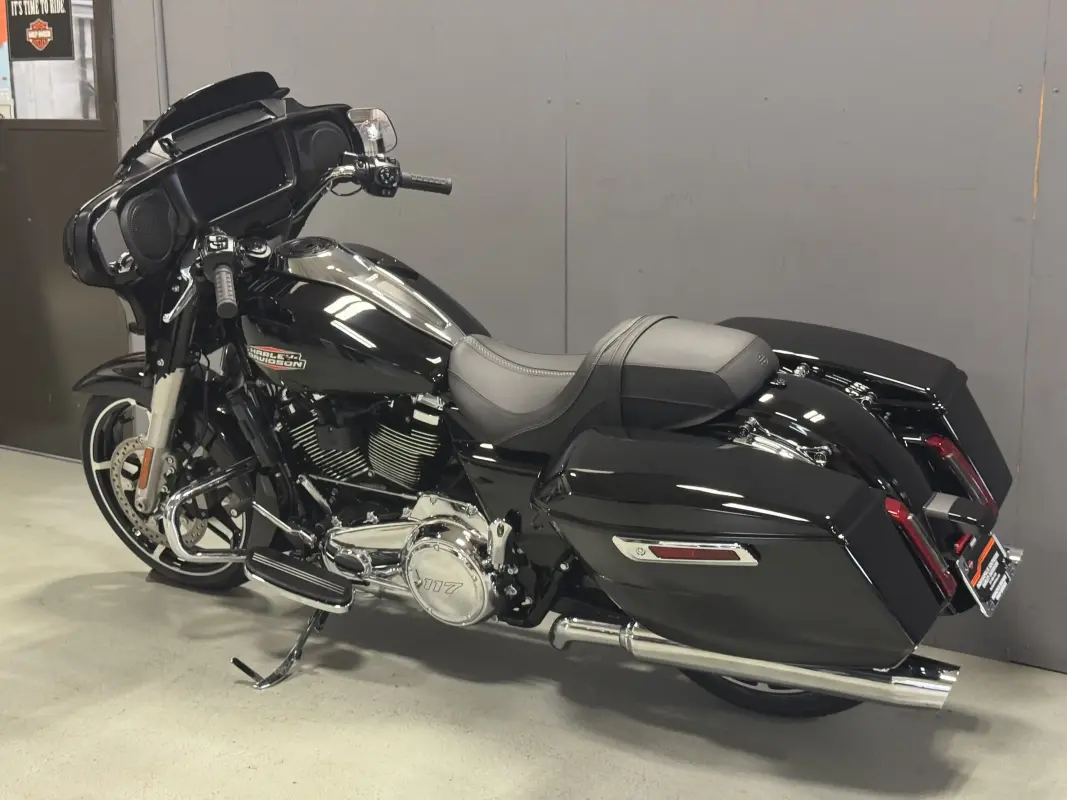 FLHX 2025 Street Glide - Photo 6