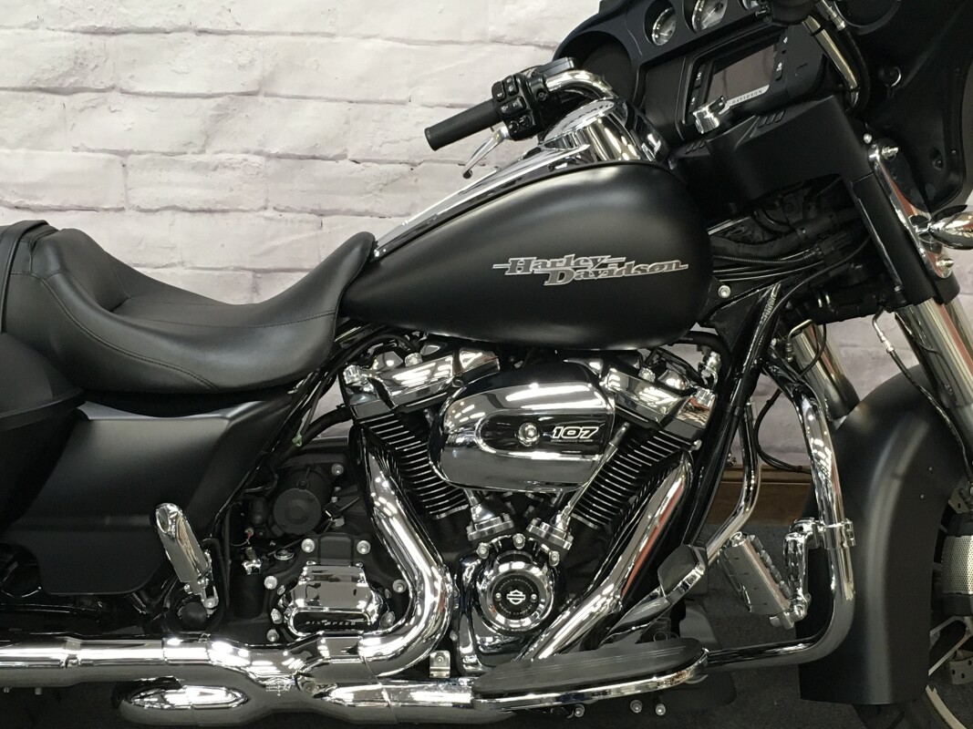 2017 Harley-Davidson Street Glide Special Black Denim FLHXS - Photo 3