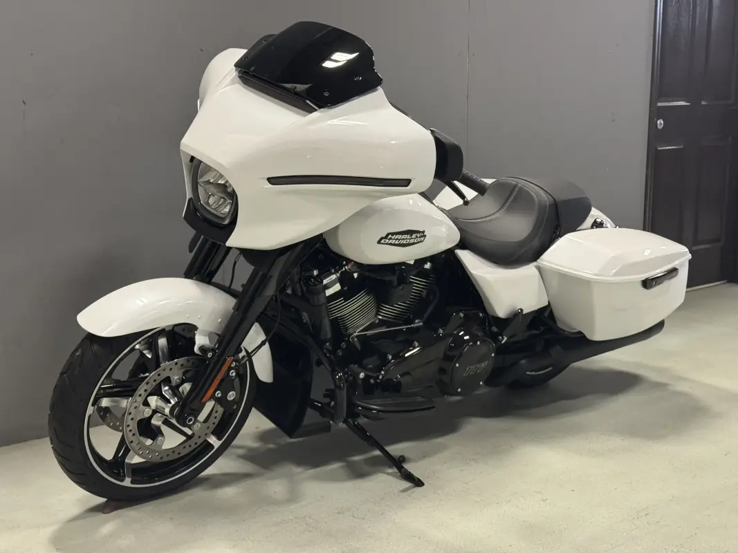 FLHX 2025 Street Glide - Photo 4
