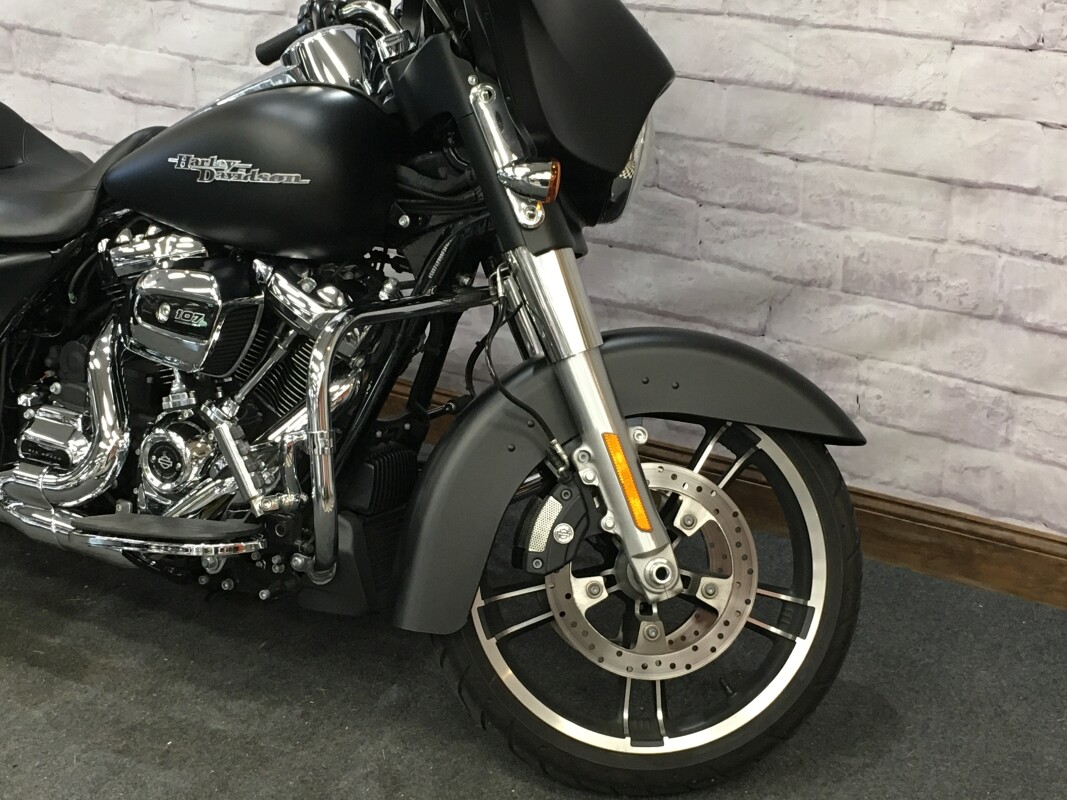 2017 Harley-Davidson Street Glide Special Black Denim FLHXS - Photo 4