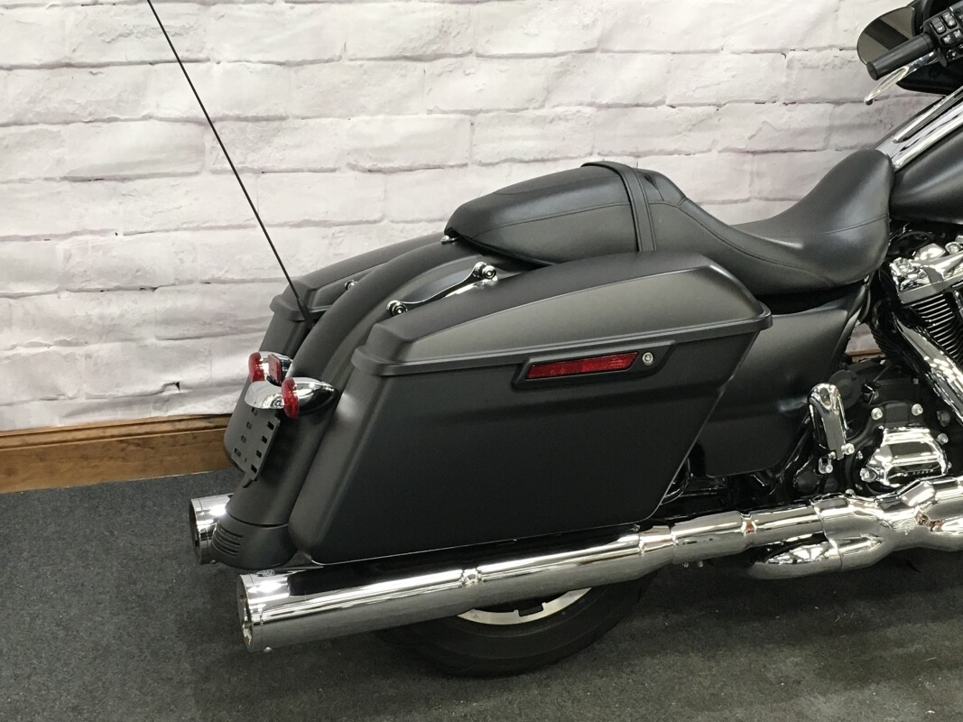 2017 Harley-Davidson Street Glide Special Black Denim FLHXS - Photo 2