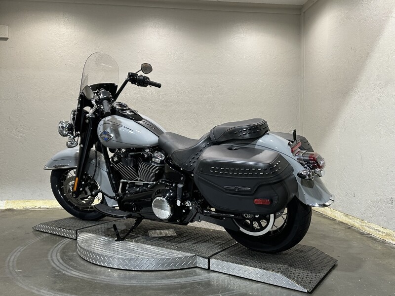 Harley-Davidson Heritage Classic 2025 FLHC 84607731 BILLIARD GRAY W/ PINSTRIPE - Photo 7