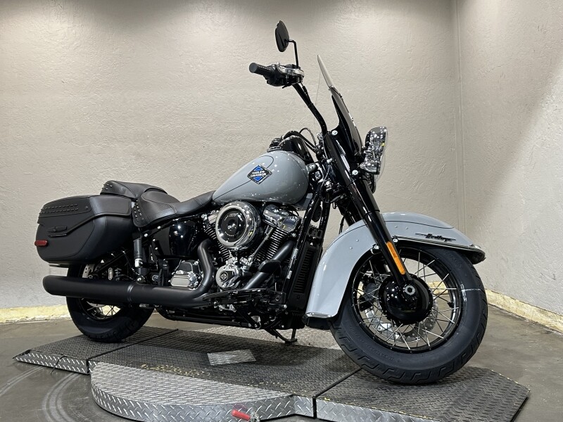 Harley-Davidson Heritage Classic 2025 FLHC 84607731 BILLIARD GRAY W/ PINSTRIPE - Photo 2