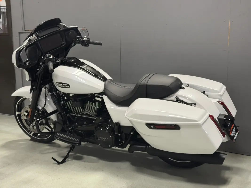 FLHX 2025 Street Glide - Photo 6