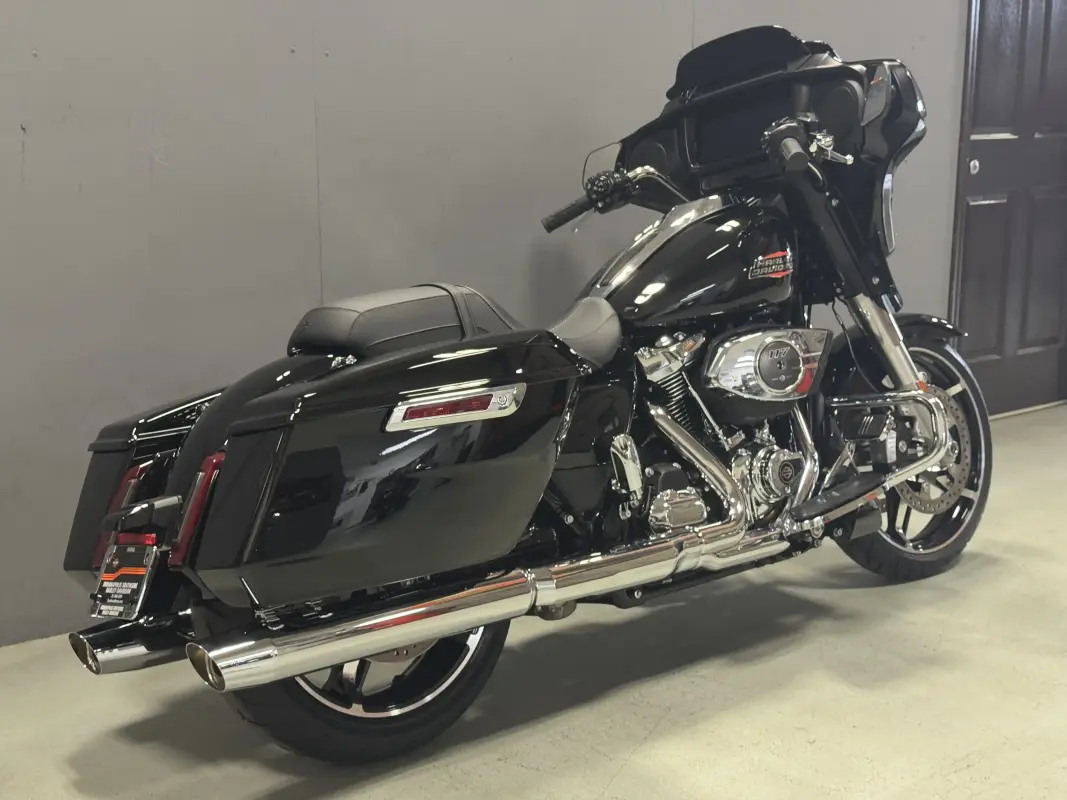 FLHX 2025 Street Glide - Photo 5