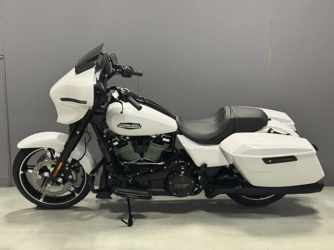 FLHX 2025 Street Glide - Photo 2