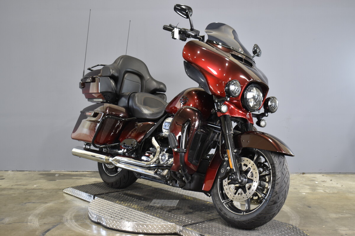 2018 Harley-Davidson CVO Limited FLHTKSE - Photo 2