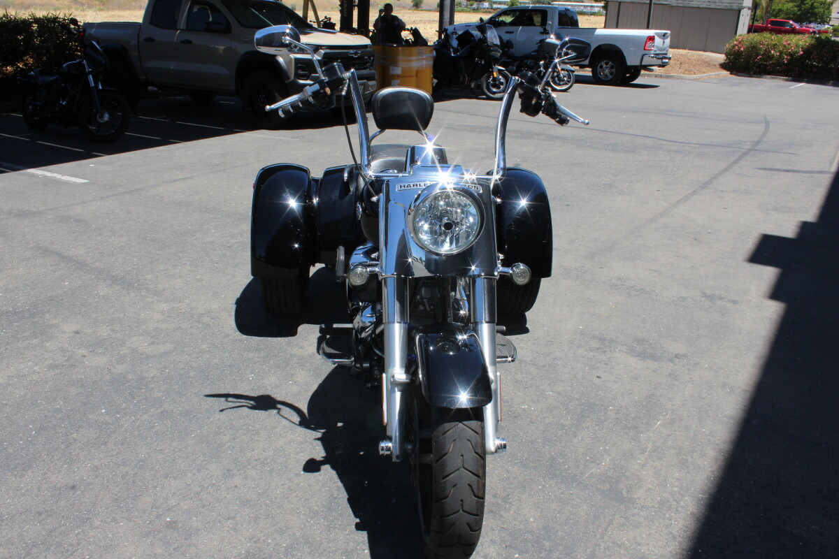 Harley-Davidson Freewheeler 2018 FLRT 853419T BLACK - Photo 2