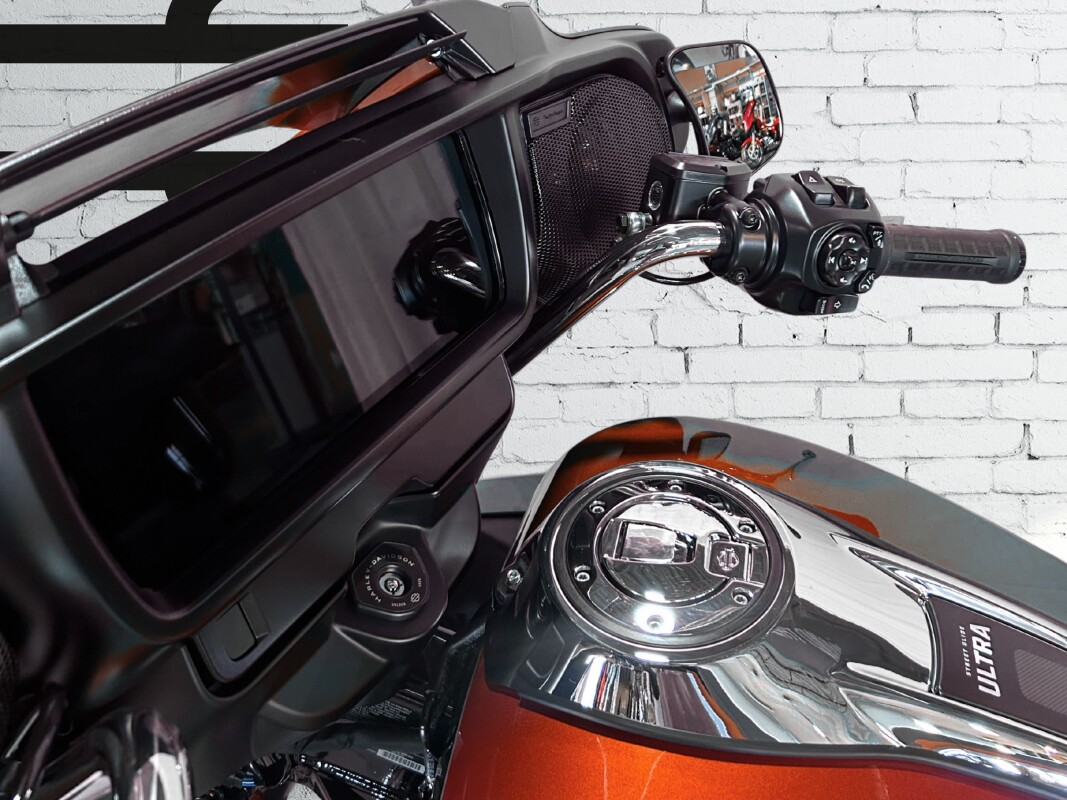 2025 Harley-Davidson Street Glide Ultra Whiskey Fire / Vivid Black - Photo 9