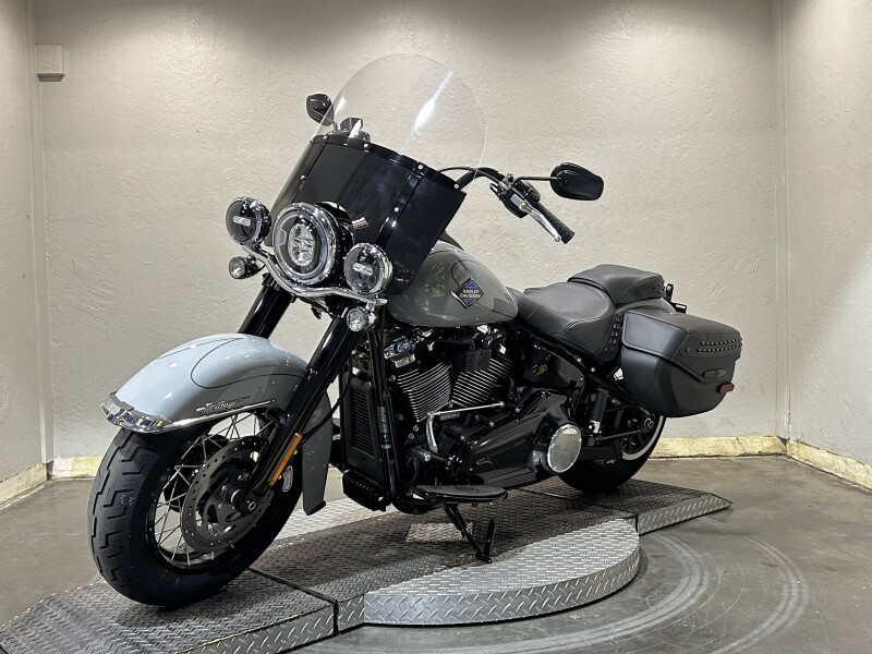 Harley-Davidson Heritage Classic 2025 FLHC 84607731 BILLIARD GRAY W/ PINSTRIPE - Photo 4