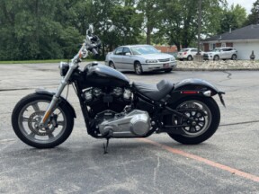 2022 Harley-Davidson<sup>®</sup> Softail Standard<sup>®</sup> Vivid Black thumb 2