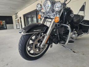 2014 Harley-Davidson<sup>®</sup> Road King® thumb 0