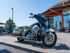 2019 CVO Street Glide FLHXSE thumb 2