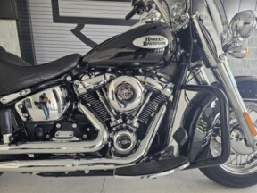2022 Harley-Davidson<sup>®</sup> Heritage Classic 114 thumb 3
