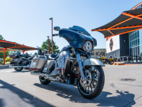 2019 CVO Street Glide FLHXSE thumb 1