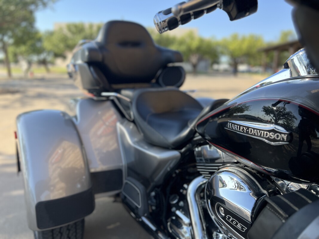 2016 Harley-Davidson Tri Glide Ultra Two-Tone Billet Silver/Vivid Black - Photo 9