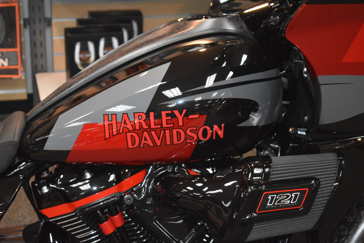 FLTRXSTSE 2025 CVO Road Glide ST - Photo 6