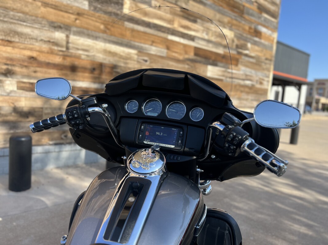 2016 Harley-Davidson Tri Glide Ultra Two-Tone Billet Silver/Vivid Black - Photo 10