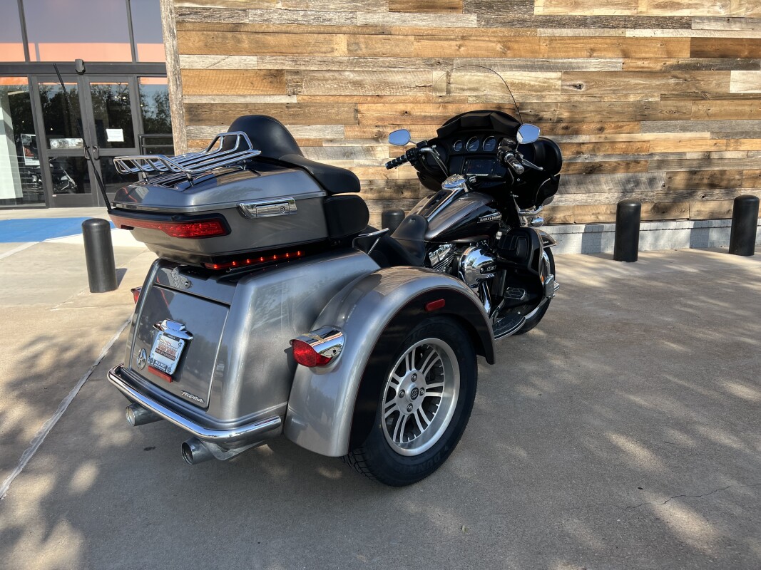 2016 Harley-Davidson Tri Glide Ultra Two-Tone Billet Silver/Vivid Black - Photo 8
