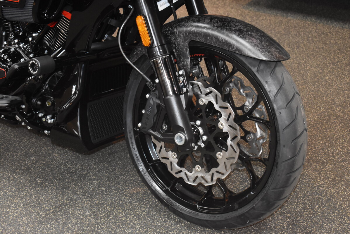 FLTRXSTSE 2025 CVO Road Glide ST - Photo 9