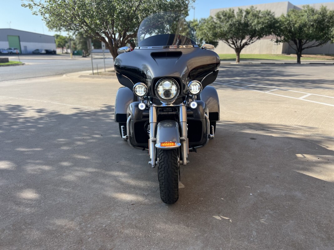 2016 Harley-Davidson Tri Glide Ultra Two-Tone Billet Silver/Vivid Black - Photo 3