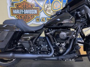 2025 Harley-Davidson<sup>®</sup> Street Glide® Vivid Black - Black Finish thumb 3