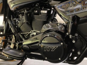 2025 Harley-Davidson<sup>®</sup> Street Glide® Vivid Black - Black Finish thumb 1