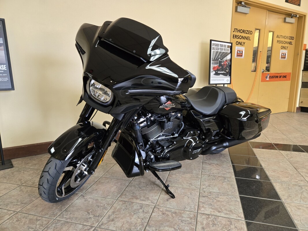 2025 Harley-Davidson Street Glide Midnight Firestorm - Black Finish - Photo 4