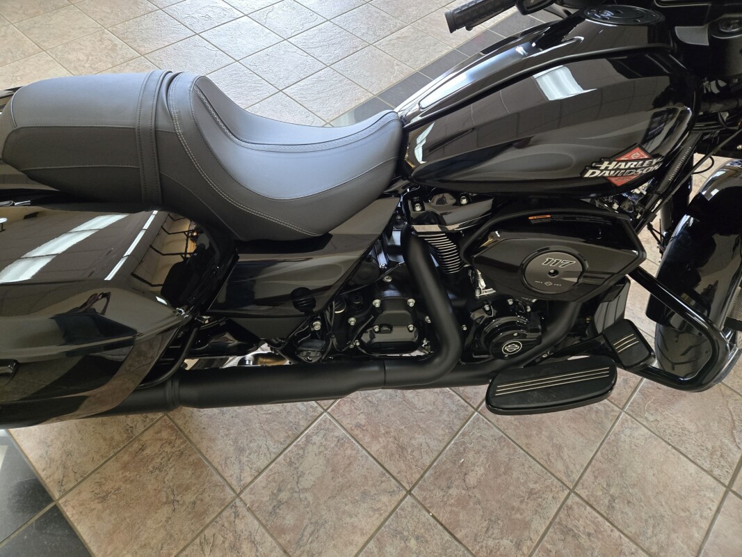2025 Harley-Davidson Street Glide Midnight Firestorm - Black Finish - Photo 2