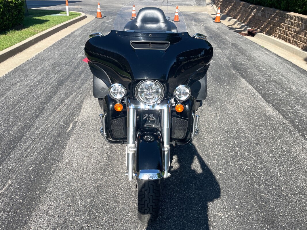 Harley-Davidson Tri Glide Ultra 2020 FLHTCUTG Vivid Black - Photo 4