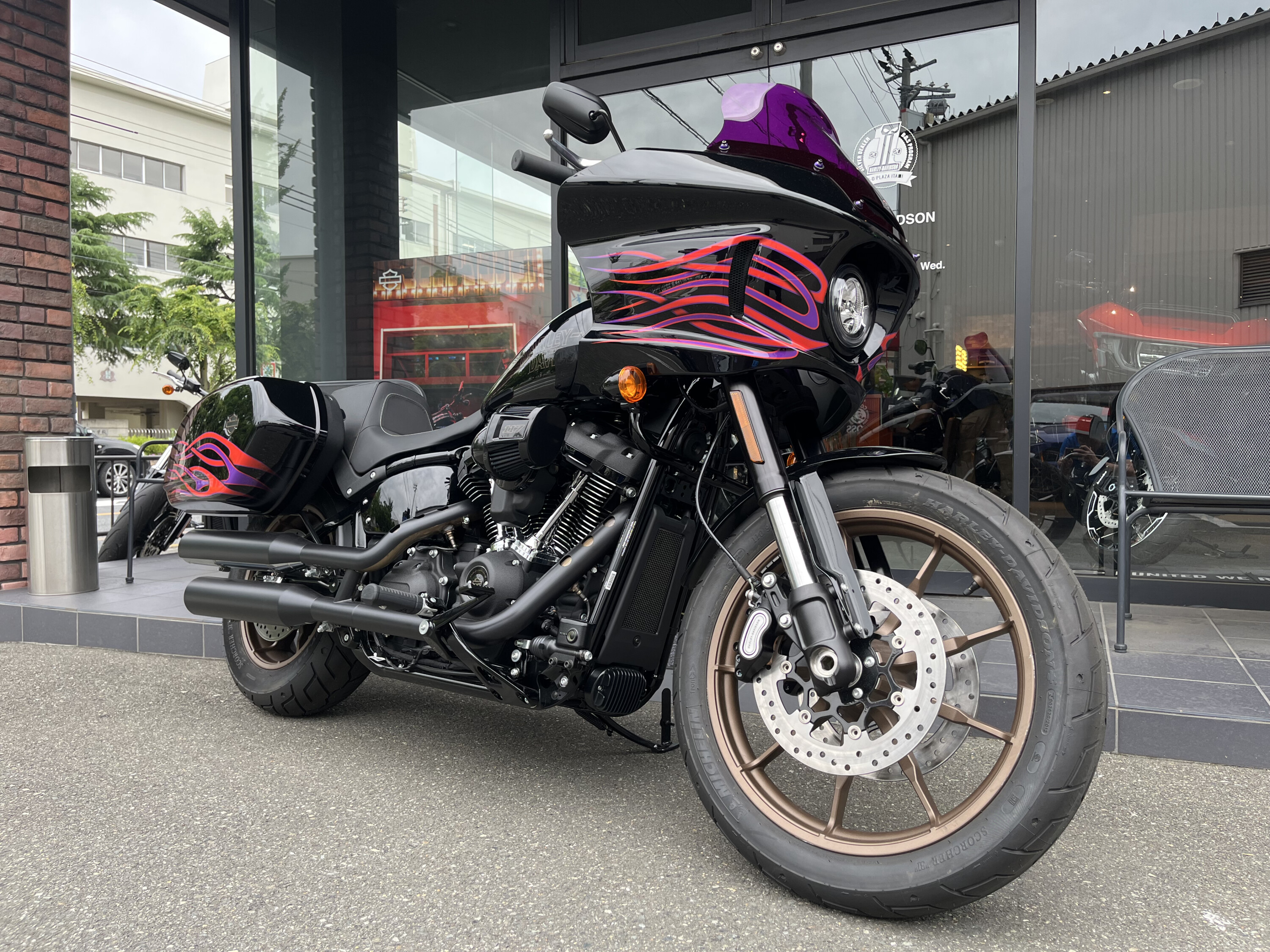 ハーレーダビッドソンプラザ伊丹カスタム ローライダーST販売