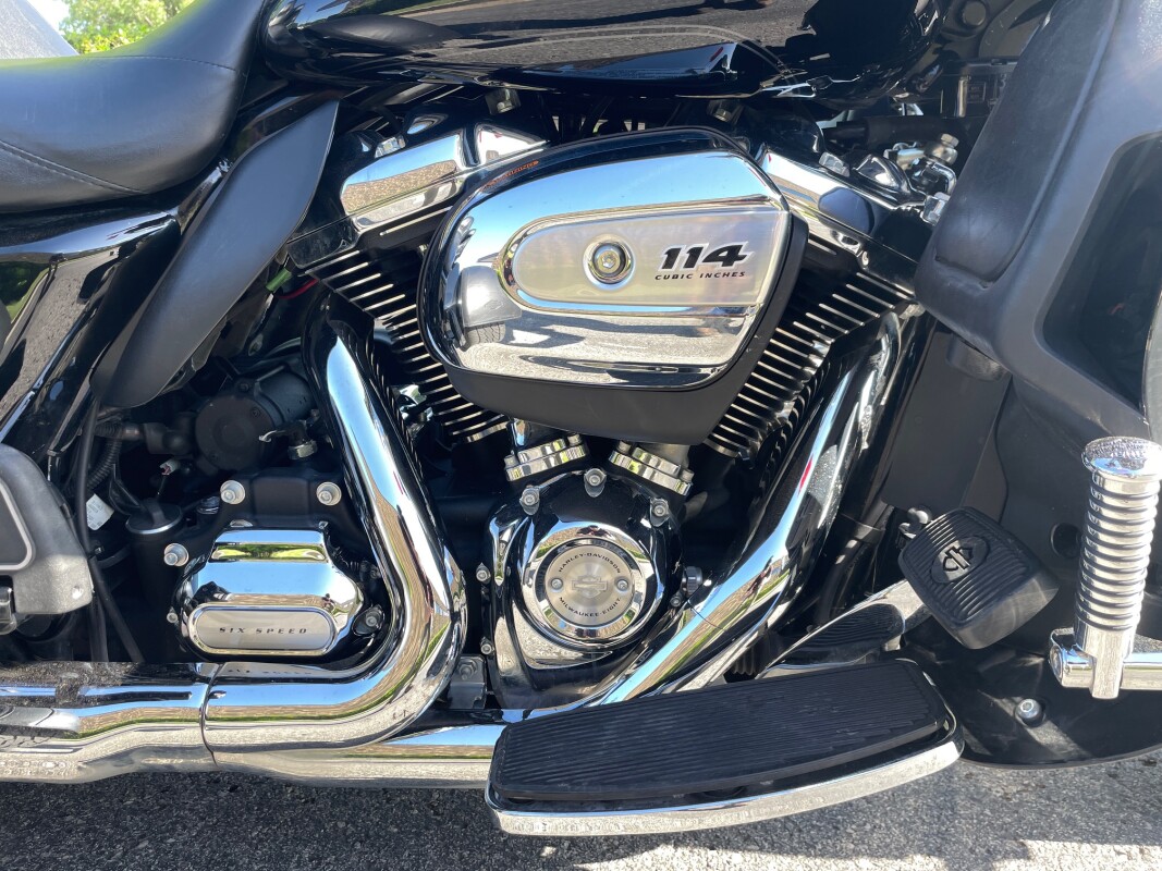 Harley-Davidson Tri Glide Ultra 2020 FLHTCUTG Vivid Black - Photo 2