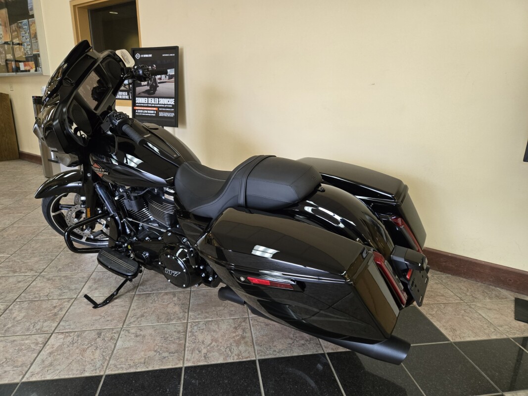 2025 Harley-Davidson Street Glide Midnight Firestorm - Black Finish - Photo 3