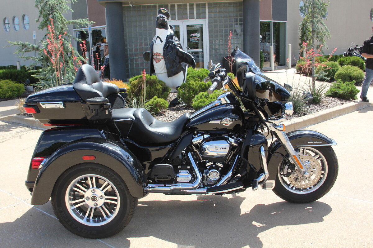 2023 Harley-Davidson Tri Glide Ultra - Photo 2