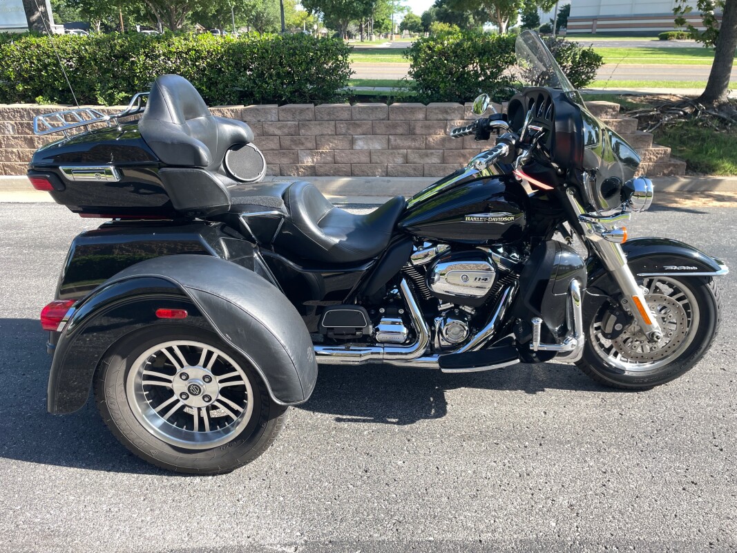 Harley-Davidson Tri Glide Ultra 2020 FLHTCUTG Vivid Black