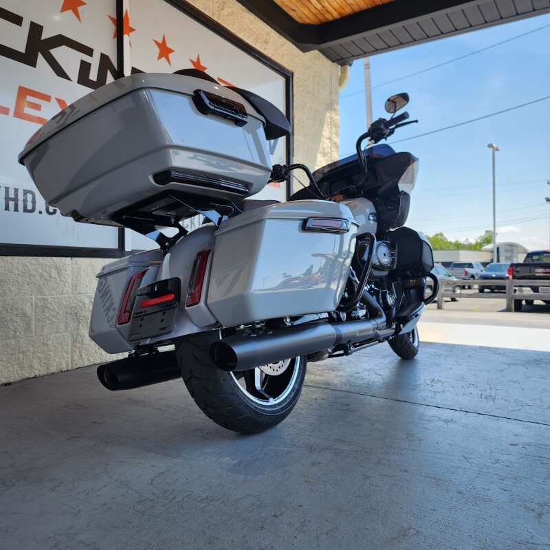FLTRX 2025 Road Glide - Photo 10
