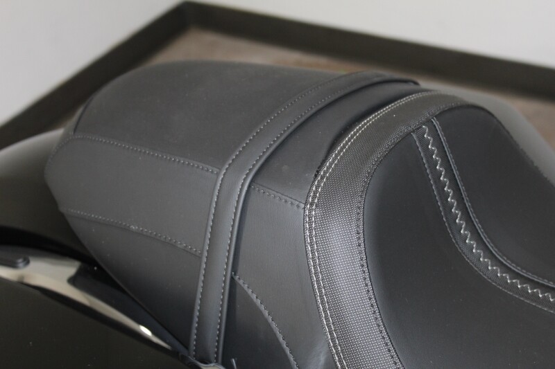 Harley-Davidson Road Glide 2025 FLTRX 84612694 VIVID BLACK - Photo 9