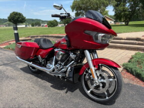 2025 Harley-Davidson<sup>®</sup> Road Glide® Brilliant Red thumb 3