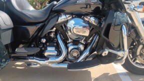 2015 Harley-Davidson<sup>®</sup> Tri Glide<sup>®</sup> Ultra Vivid Black thumb 0