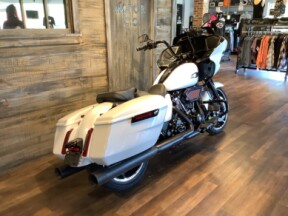 Harley-Davidson<sup>®</sup> Road Glide® 2025 FLTRX T22-25 White Onyx Pearl - Black Finish thumb 1