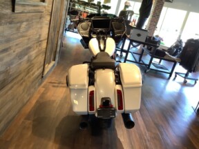 Harley-Davidson<sup>®</sup> Road Glide® 2025 FLTRX T22-25 White Onyx Pearl - Black Finish thumb 0