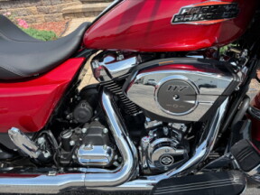 2025 Harley-Davidson<sup>®</sup> Road Glide® Brilliant Red thumb 2