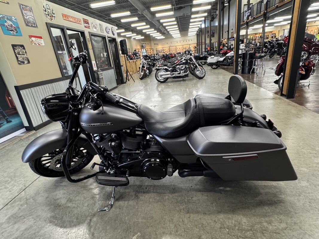 2017 Harley-Davidson Road King Special FLHRXS - Photo 9