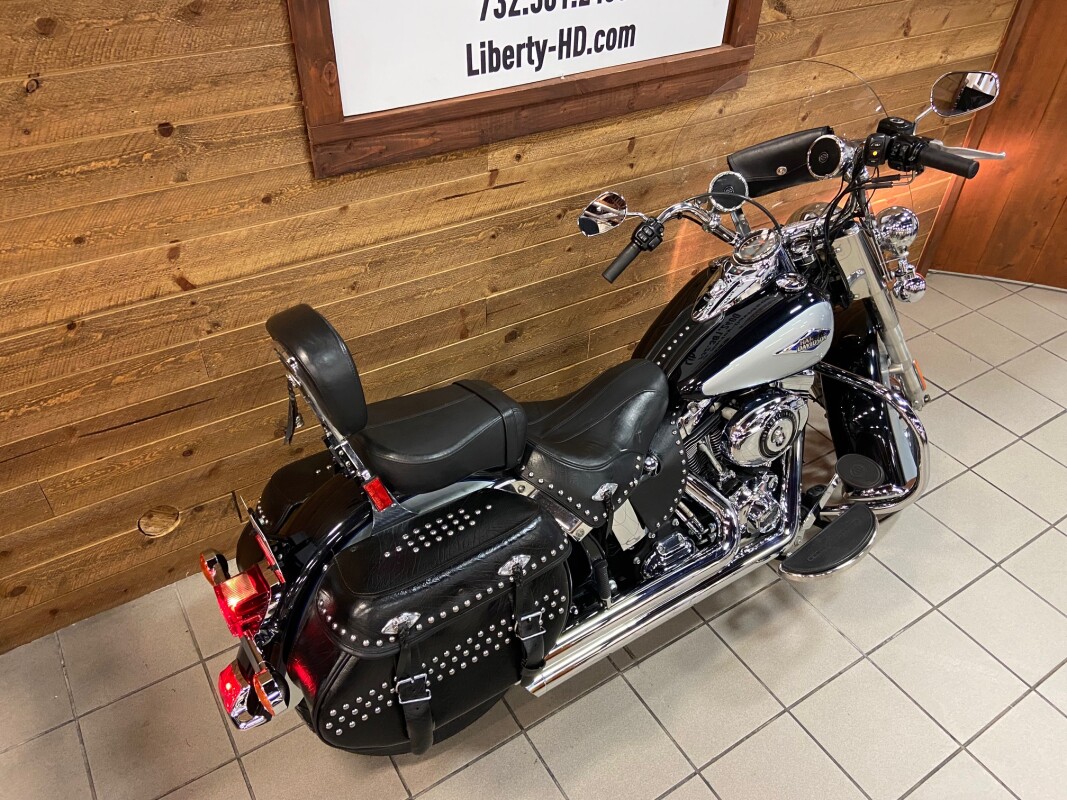 2013 Harley-Davidson Heritage Softail Classic Two-Tone Midnight Pearl/Brilliant Silver FLSTC - Photo 7