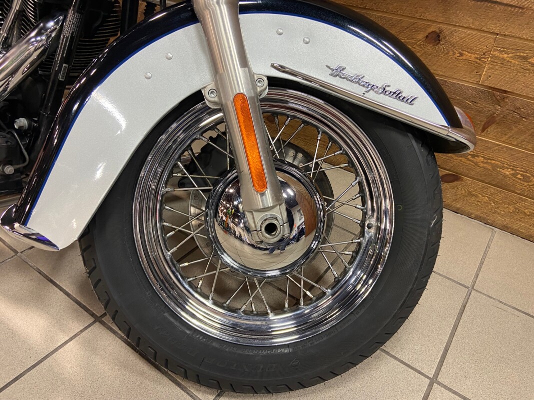 2013 Harley-Davidson Heritage Softail Classic Two-Tone Midnight Pearl/Brilliant Silver FLSTC - Photo 4