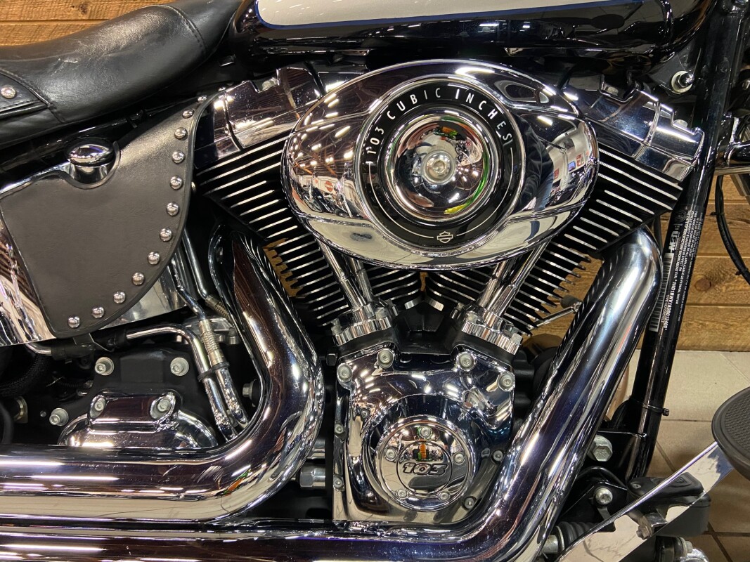 2013 Harley-Davidson Heritage Softail Classic Two-Tone Midnight Pearl/Brilliant Silver FLSTC - Photo 3