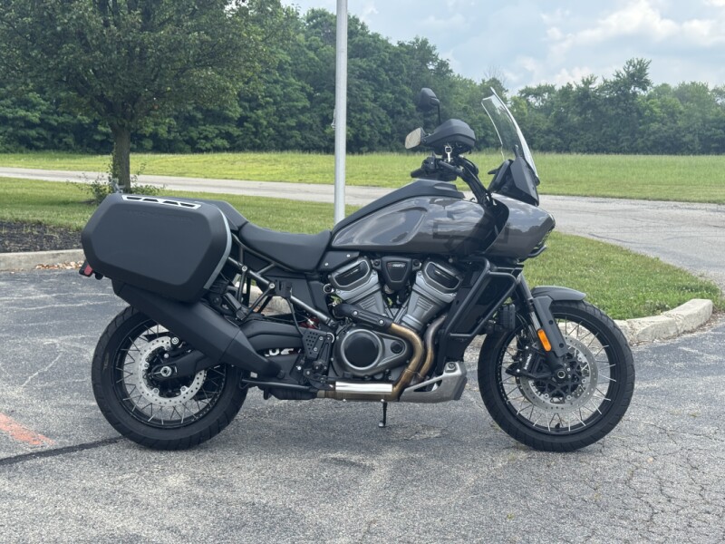 2023 Harley-Davidson<sup>®</sup> Pan America™ 1250 Vivid Black