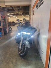 2021 Harley-Davidson Road Glide Limited Gauntlet Gray Metallic/Vivid Black FLTRK thumb 2