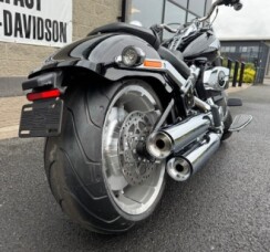 2025 Fat Boy 117 in Vivid Black thumb 2