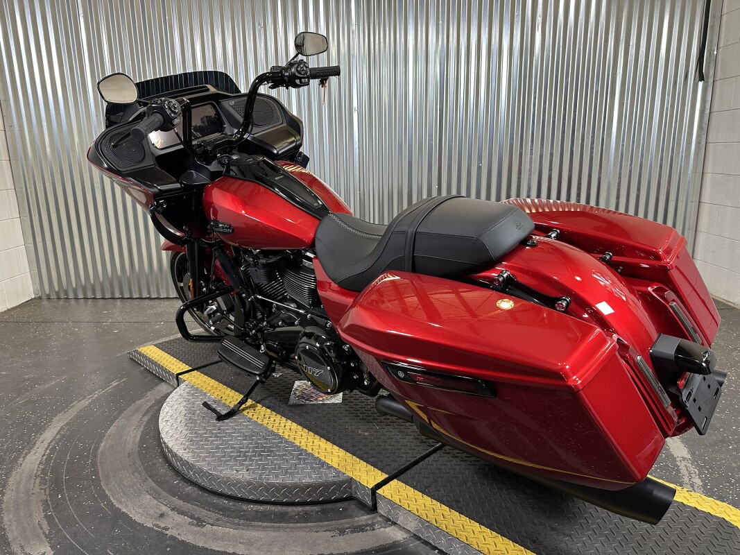 2025 Harley-Davidson Road Glide Brilliant Red - Black Finish - Photo 6